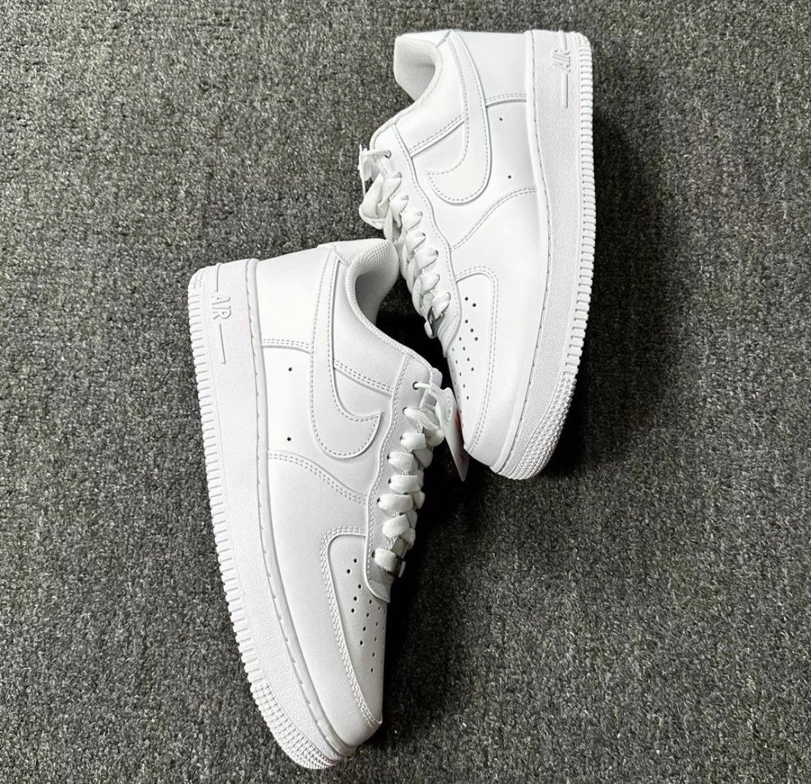 Classic White Street Sneaker – All White Edition