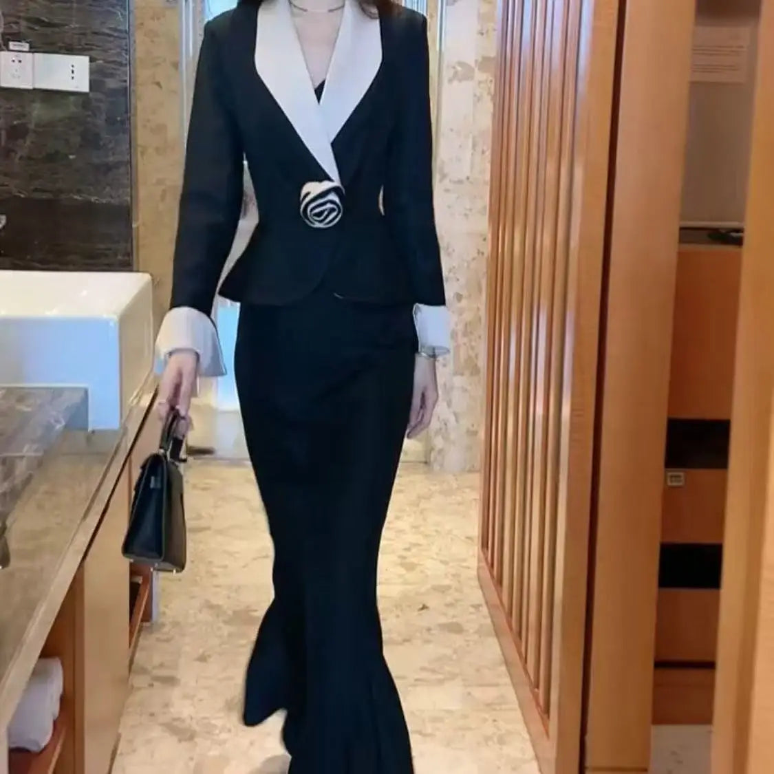 Elegantes Damen Business Outfit – Zweiteiliges Set mit Blazer & Rock