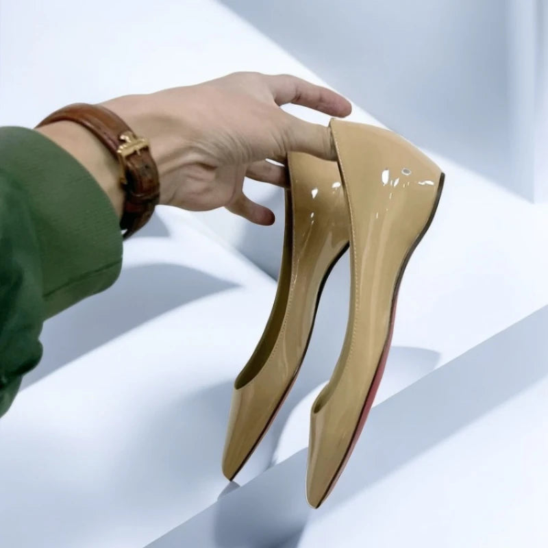 Damen-Spitzenschuh mit innen erhöhter flacher Sohle, einfarbiges Lackleder, vielseitig, lässiger Ballerina mit flachem Ausschnitt