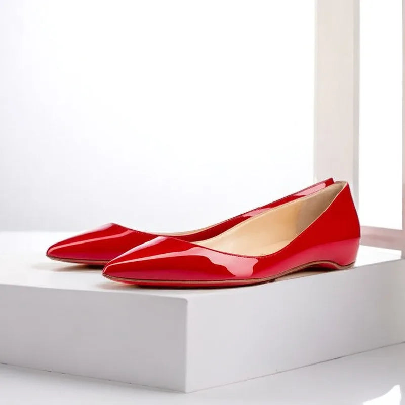 Damen-Spitzenschuh mit innen erhöhter flacher Sohle, einfarbiges Lackleder, vielseitig, lässiger Ballerina mit flachem Ausschnitt