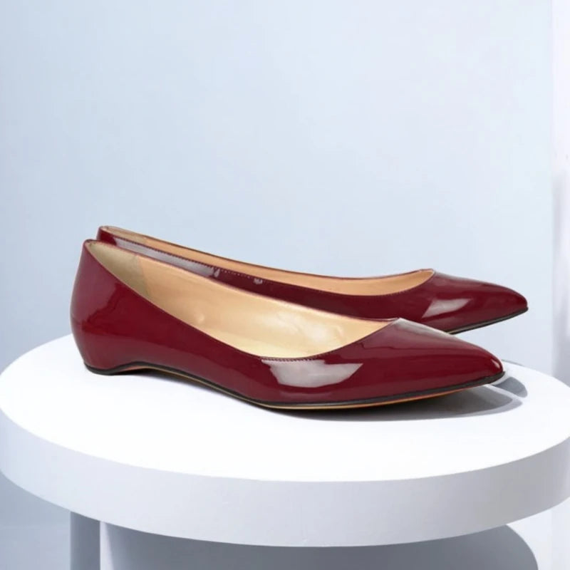 Damen-Spitzenschuh mit innen erhöhter flacher Sohle, einfarbiges Lackleder, vielseitig, lässiger Ballerina mit flachem Ausschnitt