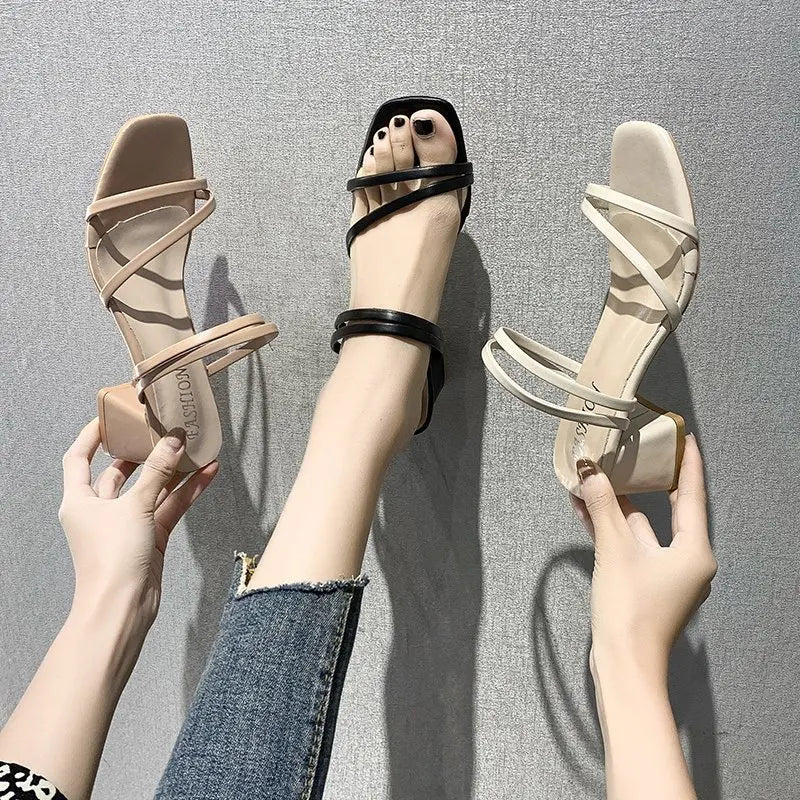 Neue Damen-Sandalen mit eckigen Absätzen, elegante Sommerschlappen, modische Damensandalen, modische Sandalen mit niedrigem Absatz für Frauen