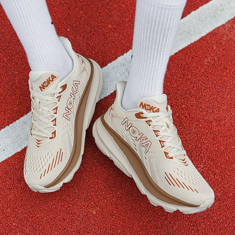 Herren-Sportschuhe mit dicken Sohlen bieten Komfort und Atmungsaktivität, perfekt für tägliches Joggen und Fitnesstraining.