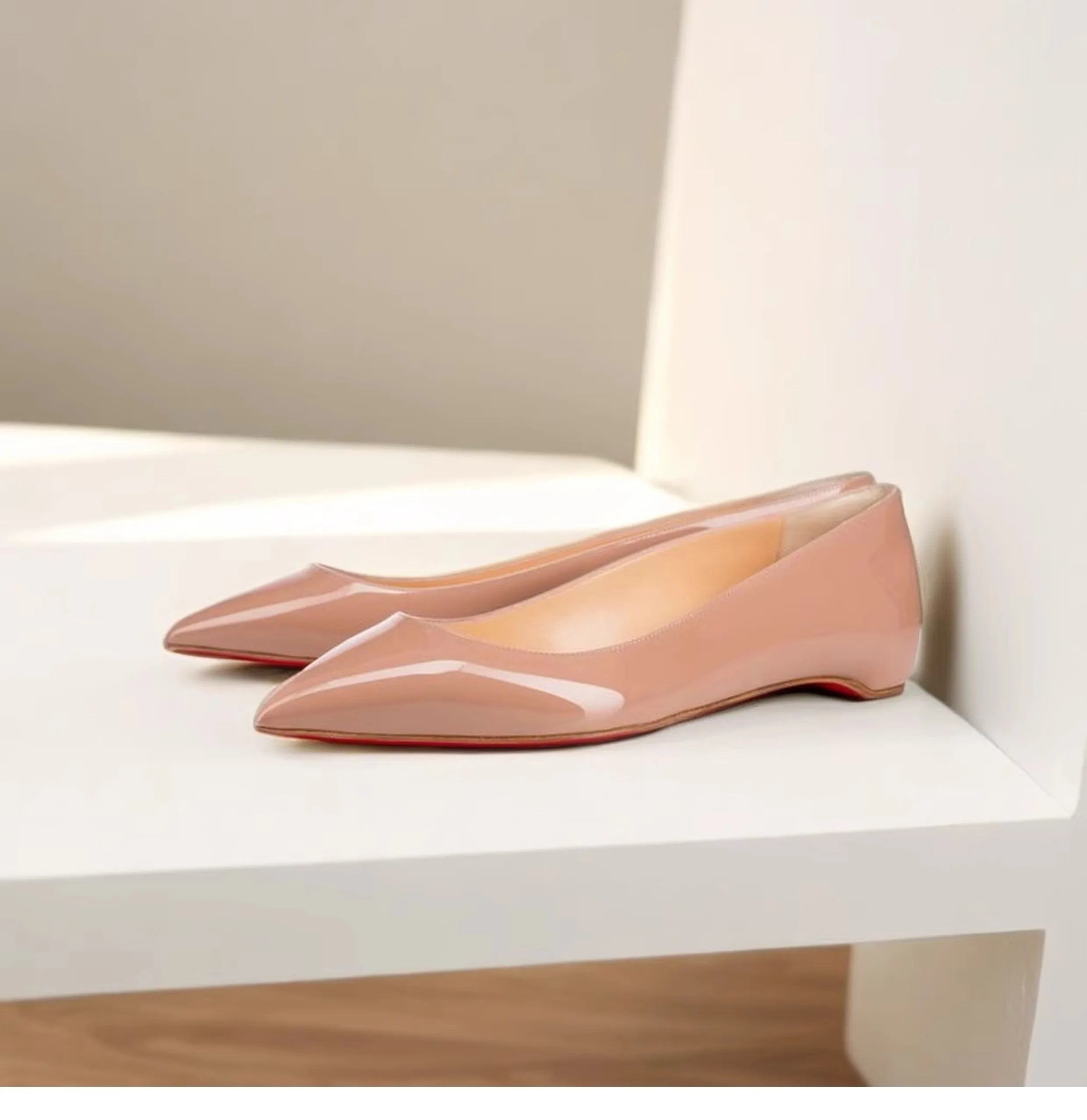 Damen-Spitzenschuh mit innen erhöhter flacher Sohle, einfarbiges Lackleder, vielseitig, lässiger Ballerina mit flachem Ausschnitt