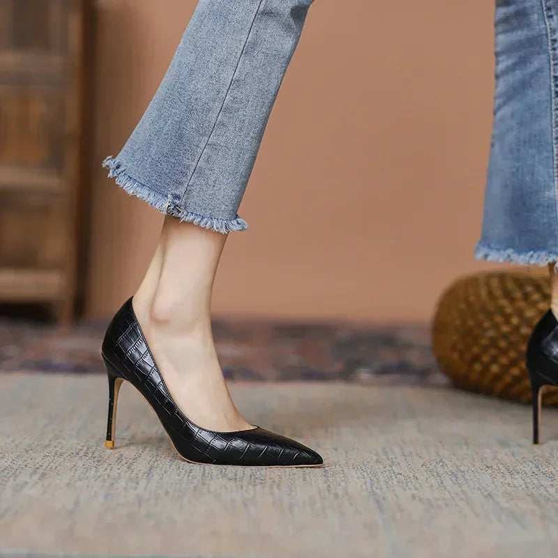 2025 Frühling und Sommer Neue braune bequeme, vielseitige High Heels Damen Stilettos Sexy Pumps Zapatos De Mujer