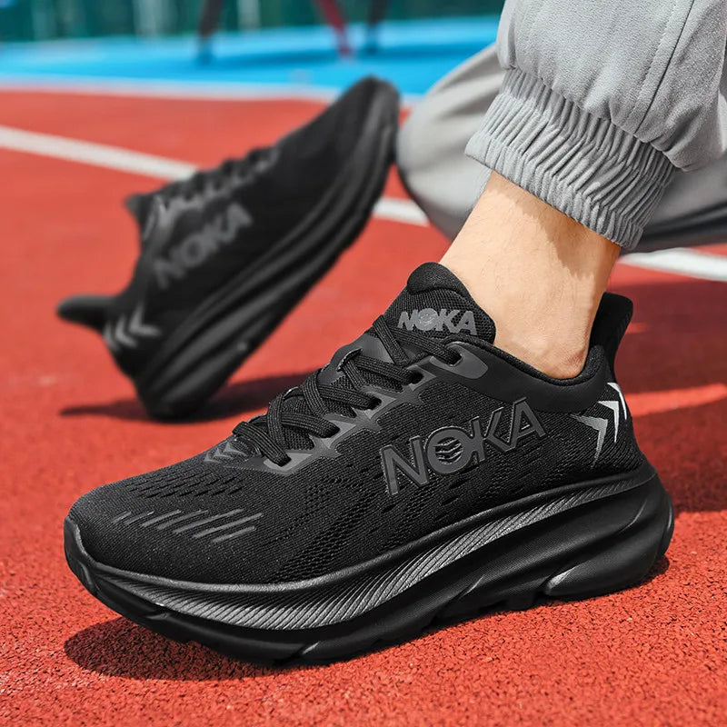 Herren-Sportschuhe mit dicken Sohlen bieten Komfort und Atmungsaktivität, perfekt für tägliches Joggen und Fitnesstraining.
